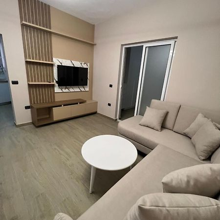 Large Apartment Vlorë Екстериор снимка