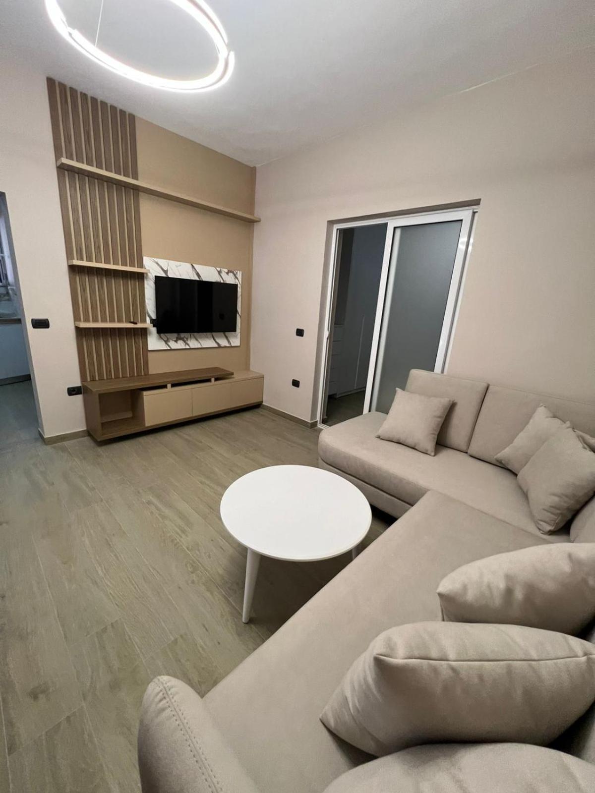 Large Apartment Vlorë Екстериор снимка