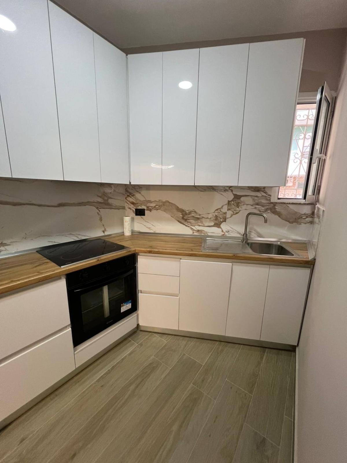 Large Apartment Vlorë Екстериор снимка