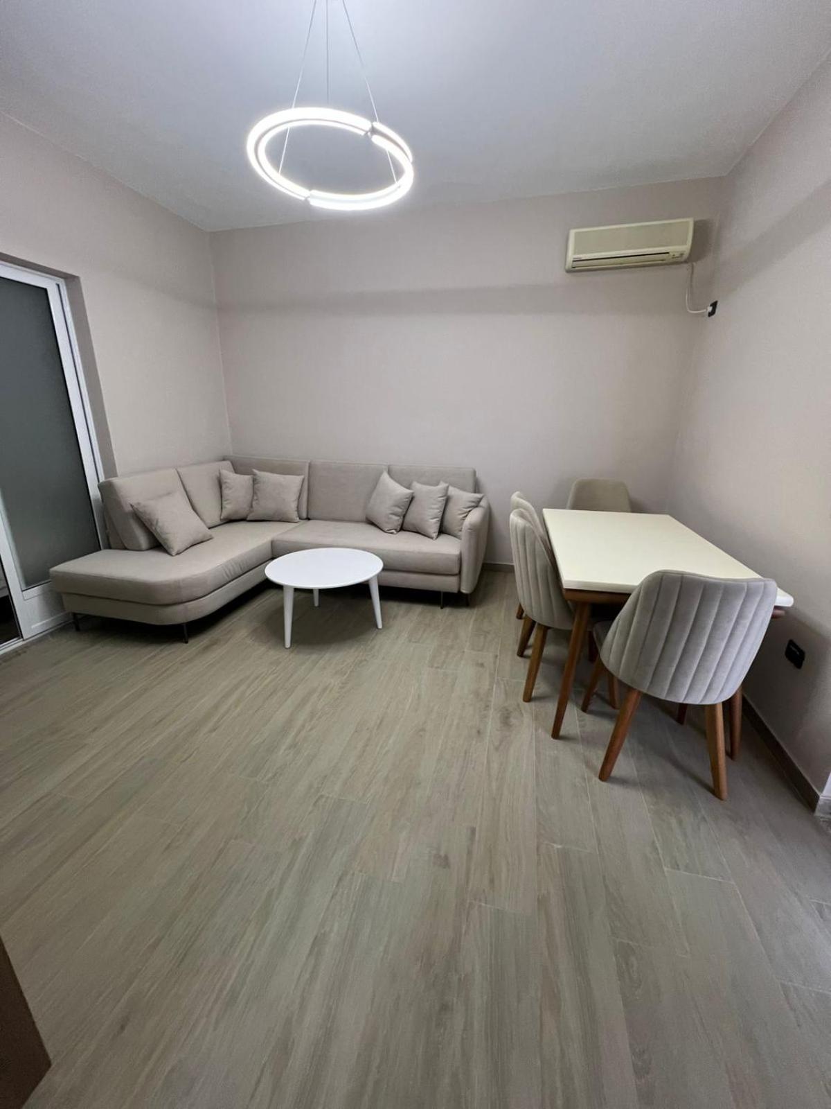 Large Apartment Vlorë Екстериор снимка